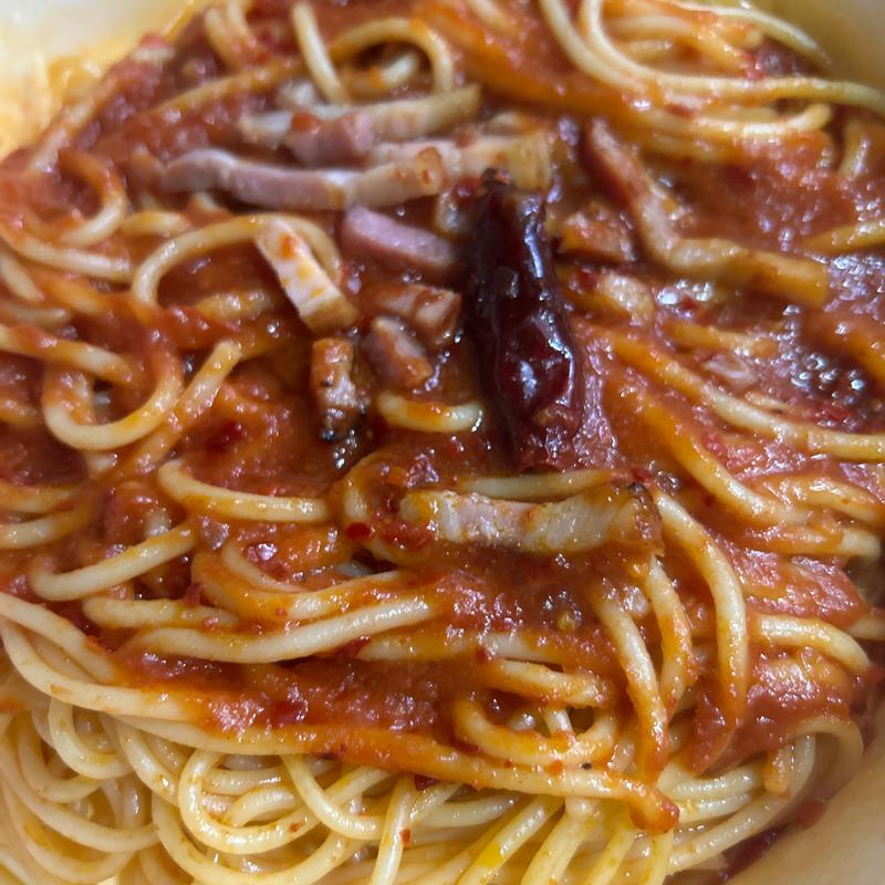 辛辛辛い トマトソースパスタ(セブン-イレブン札幌大通西6丁目店)