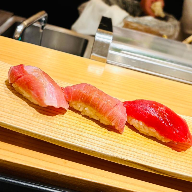 天然本まぐろ三種(天然本まぐろ ありそ鮨し グランスタ東京店)