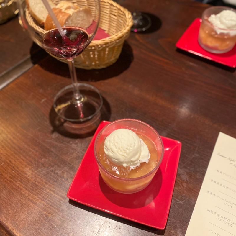 山梨産白桃コンポートとバニラアイス(ビストロアラドゥマンド)