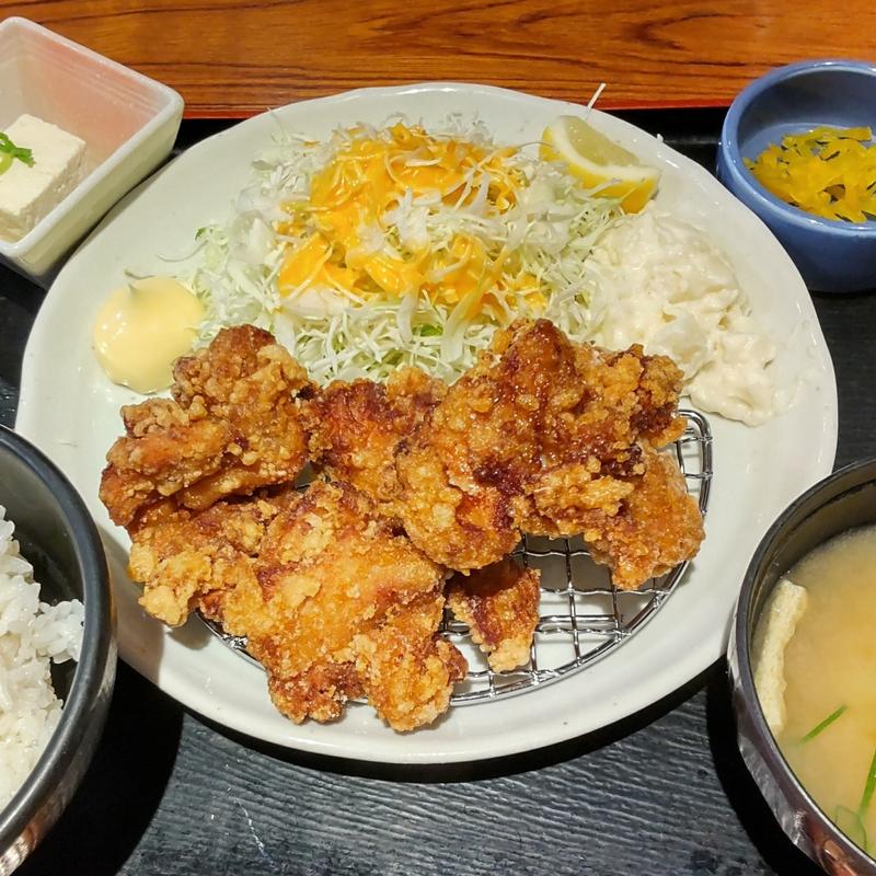 鶏の唐揚げ定食(鍛冶屋文蔵 みなとみらいセンタービル店 （カジヤブンゾウ）)