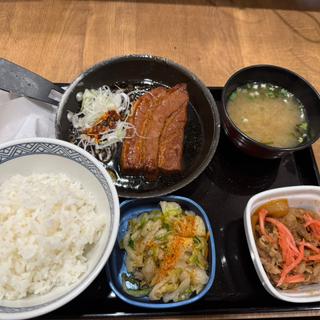 厚切り豚角煮定食