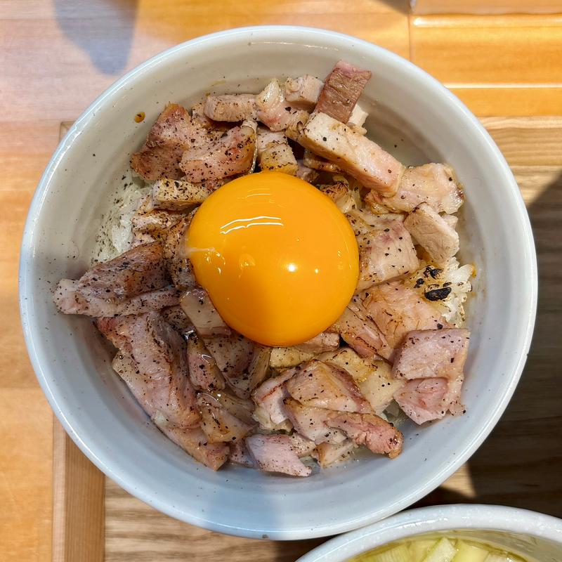 卵黄乗せ焼豚飯(Hamano Comugi)