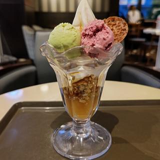 ピスタチオとカシスの塩キャラメルパフェ