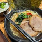 家系ラーメン並(えび豚骨拉麺春樹 中村橋店)