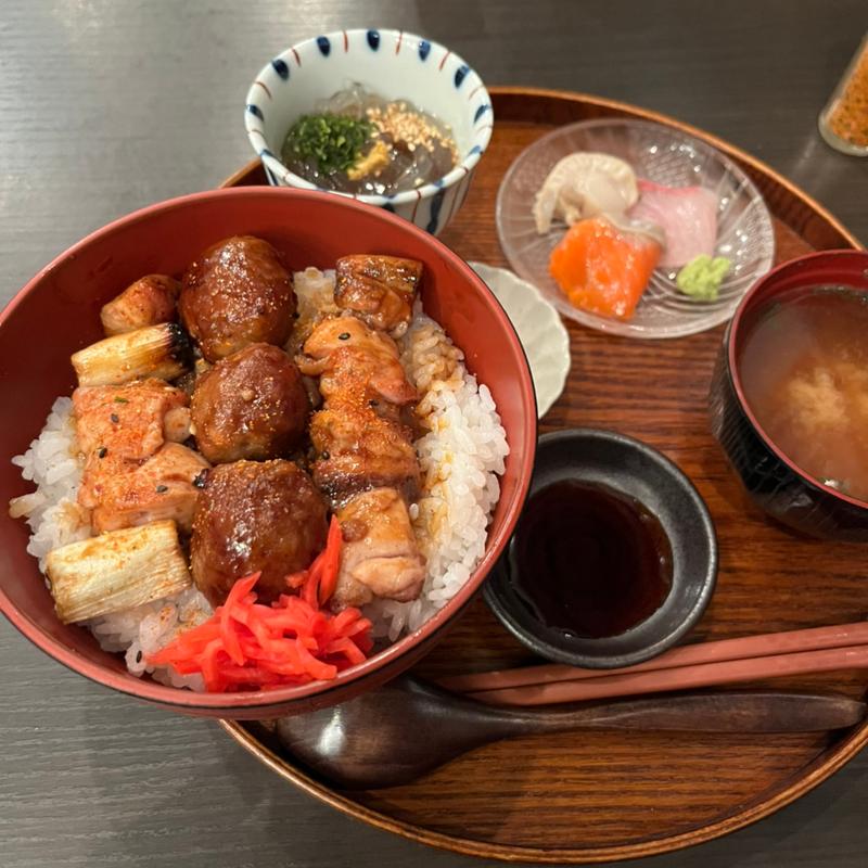 焼き鳥丼セット(お刺身付き)(どんぶり)