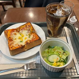 モーニングピザトースト、アイスコーヒー