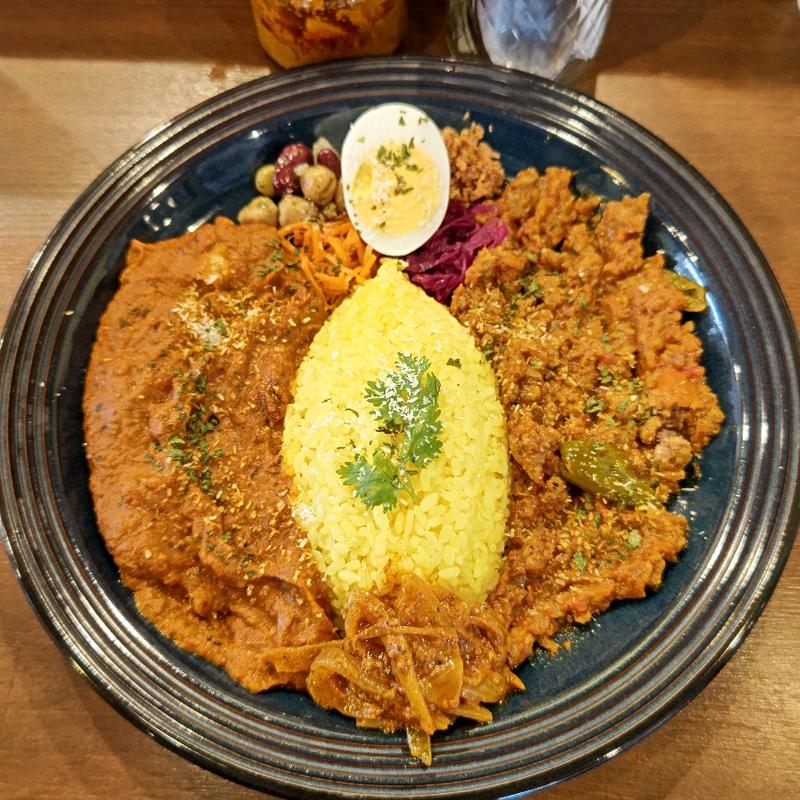 あいがけカレー(バターチキンカレー・ラムカレー)(スパイスカレースタンド 輪心)