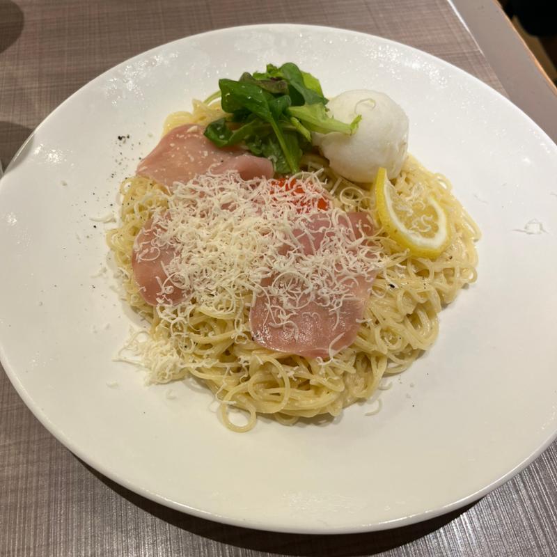 生ハムとレモンシャーベットのひんやりカルボナーラ〜チーズがけ〜(Pasta de Pasta パスタデパスタ 阪急三番街店)