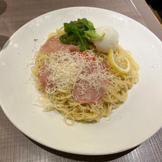 生ハムとレモンシャーベットのひんやりカルボナーラ〜チーズがけ〜