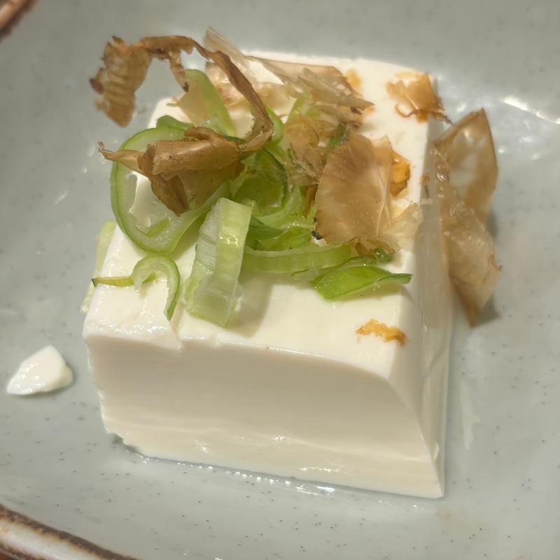 店内仕込みの冷奴(大衆酒場 麺屋ほっちゃん 西荻窪北口駅前店)