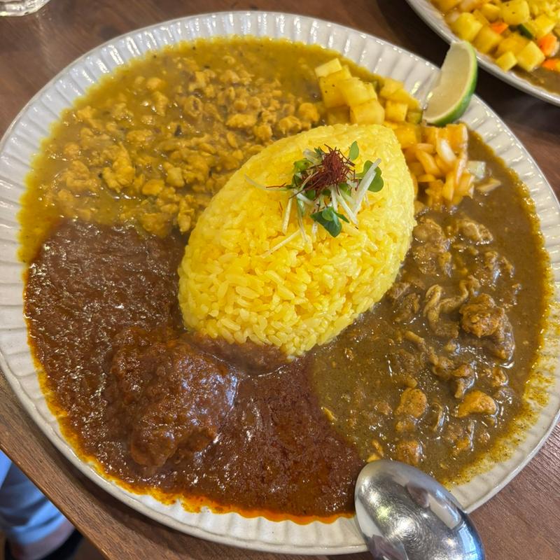 3種あいがけ(スパイス食堂 ニッキ)