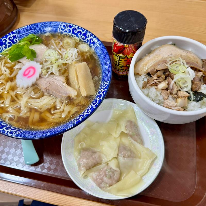 中華そば中盛り＋ワンタン＋チャーシュー丼(らーめん理庵)