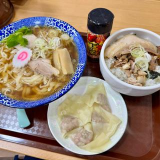 中華そば中盛り＋ワンタン＋チャーシュー丼