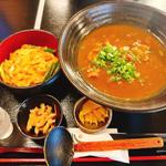 牛すじ煮込みカレーうどんと衣笠丼セット