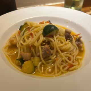 比内地鶏とズッキーニのフレッシュトマトソース　すだち風味