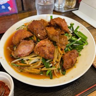 庄内豚レバニラ定食