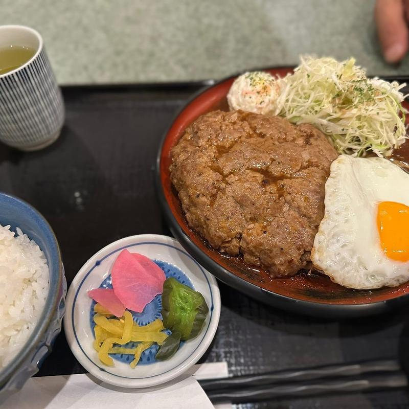 ハンバーグ定食(洋食亭 寅安)