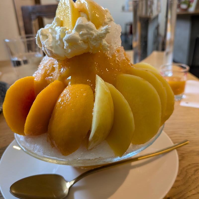 期間限定桃のかき氷(こっそりカレー)