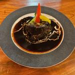 牛ホホ肉の赤ワイン煮込み