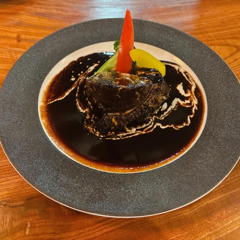 牛ホホ肉の赤ワイン煮込み(リポリータ　エ　サルメリア)