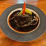 牛ホホ肉の赤ワイン煮込み