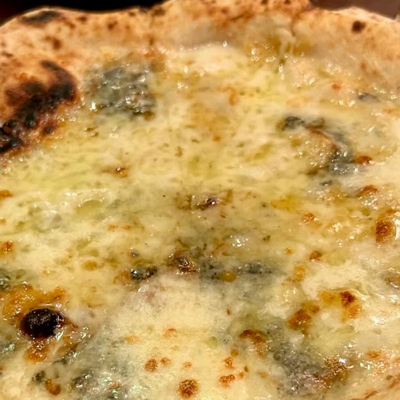 Quattro formaggi(ピッツェリア・エ・バール・ラ・ボラッチャ)