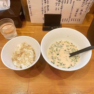 冷やし高菜明太子クリームそば おい飯 ごまかけご飯