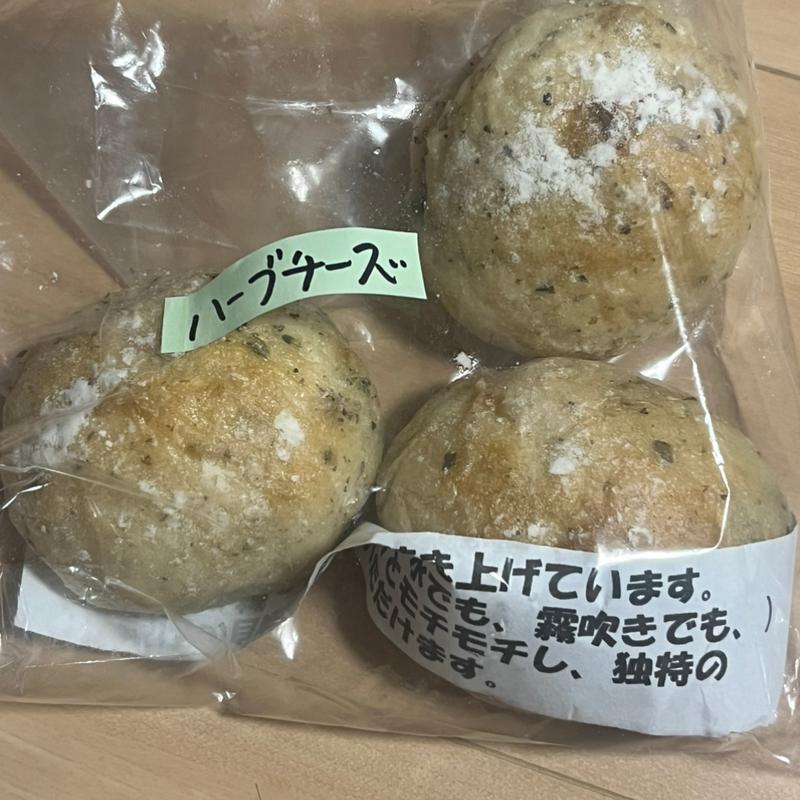 ハーブチーズパン(カンパーニュ )