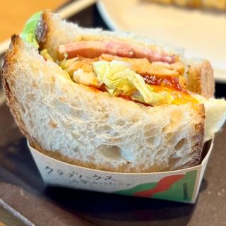 クラブハウス石窯カンパーニュサンド