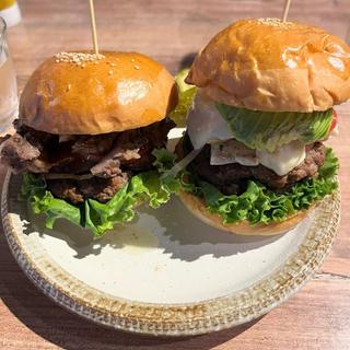 バーベキューステーキバーガー アボガドカマンベールチーズバーガー