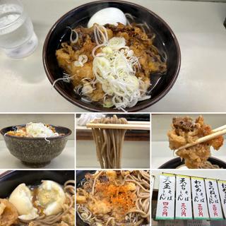 天ぷらそばにゆでたまご