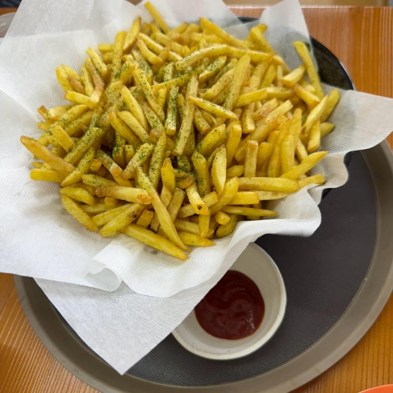 山盛りフライドポテト(お食事処山内食堂)