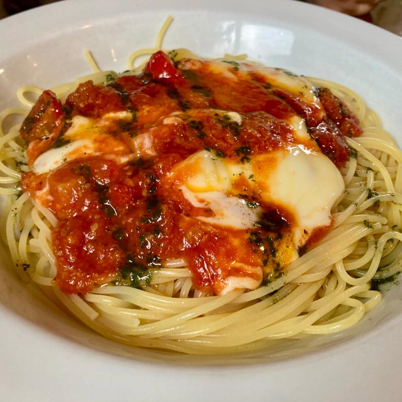 モッツァレラチーズのバジリコソース添(Kuusi （クーシ）)