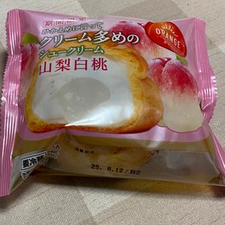 クリーム多めのシュークリーム 山梨白桃