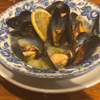 生ムール貝のワイン蒸し