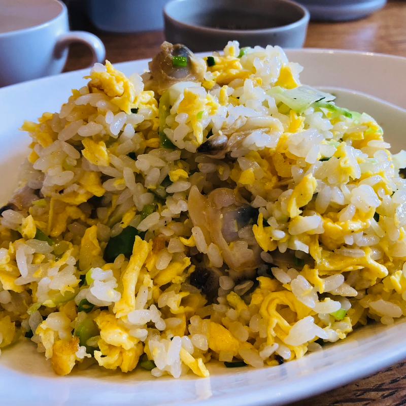 あさりと青ザーサイの炒飯(家常菜 博朱)