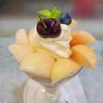 水蜜桃のパフェ