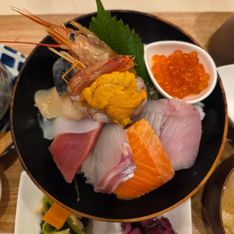 海鮮丼(海鮮食堂 サカナとごはん 凪)