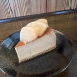桃と紅茶のバスクチーズケーキ