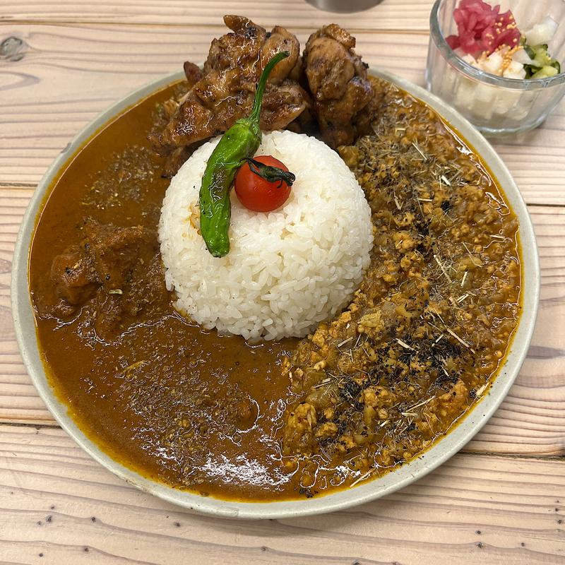 あいがけカレー(スパイスカレー専門店 SPICE HOLIC （スパイスホリック） 京都四条烏丸)