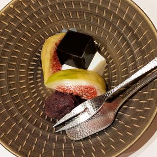 杏仁豆腐とほうじ茶羹