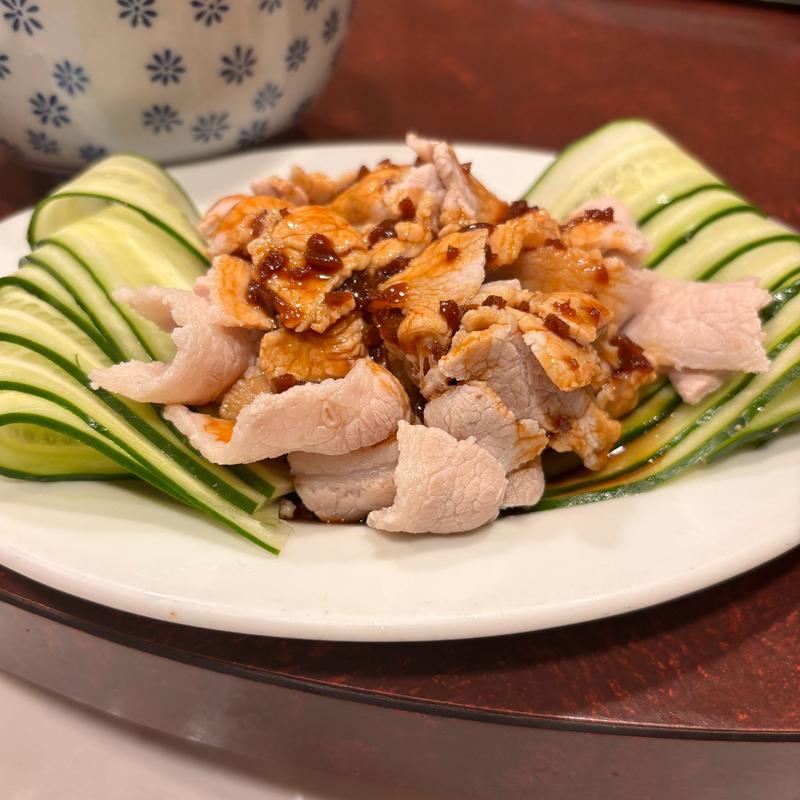 ゆで豚のにんにくソースかけ(青葉新館(アオバシンカン))