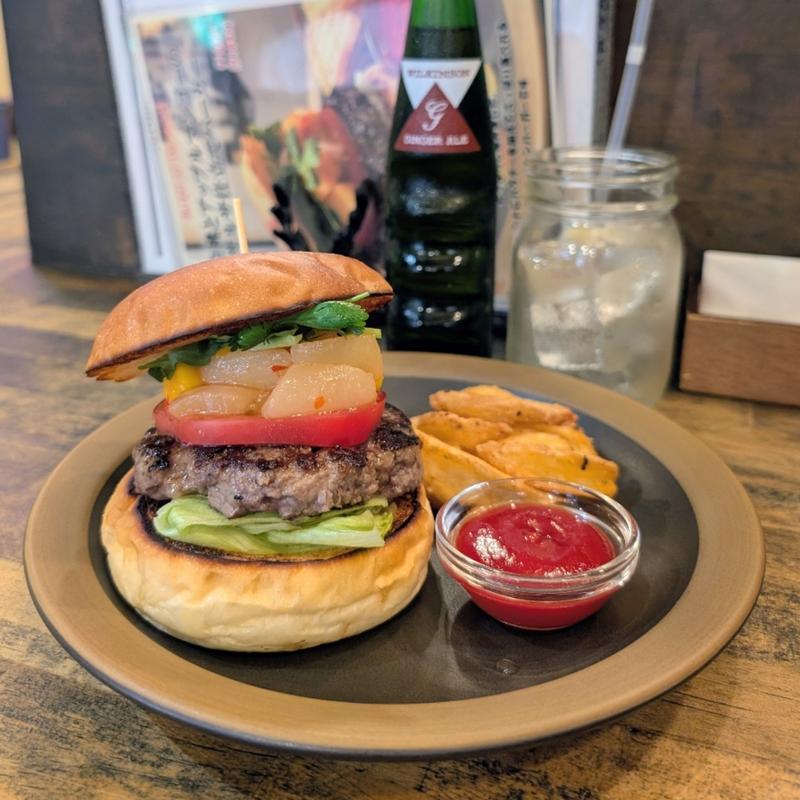 白桃とアップルマンゴーのサルサ仕立てバーガー(ココペリ)