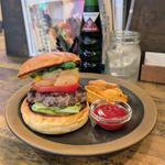 白桃とアップルマンゴーのサルサ仕立てバーガー