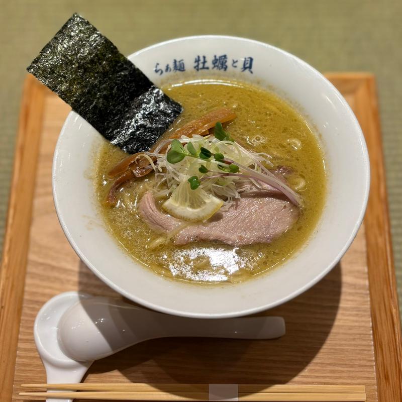濃厚牡蠣らぁ麺(らぁ麺 牡蠣と貝)