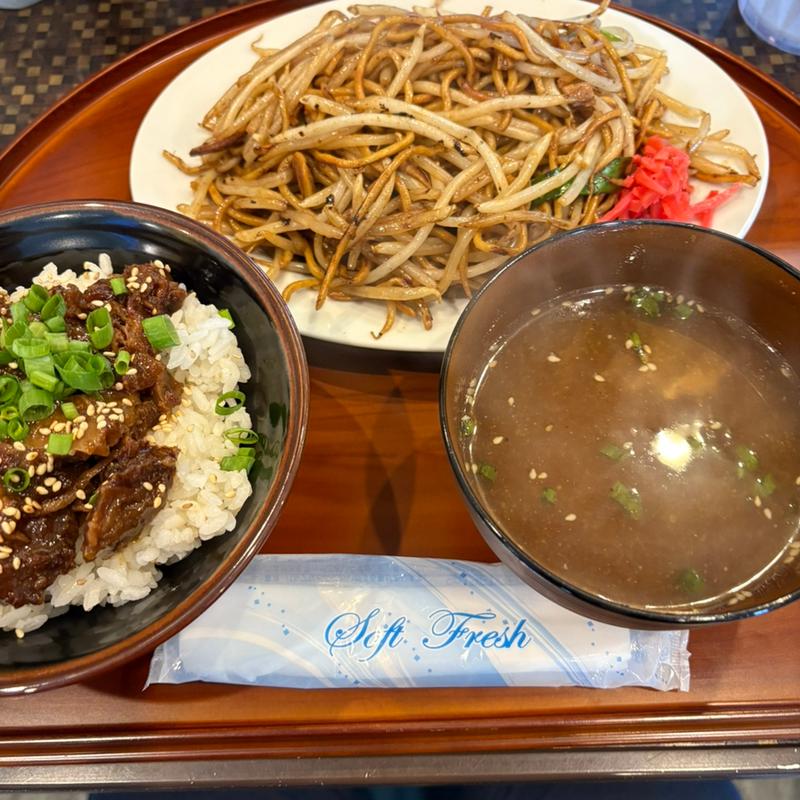 焼きそばと牛すじ煮込み定食(焼麺屋)