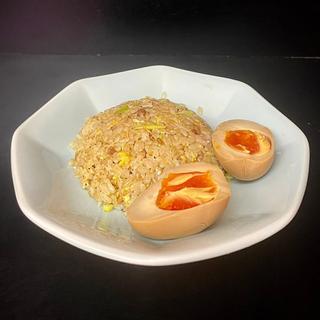 半分チャーハン 味付け玉子