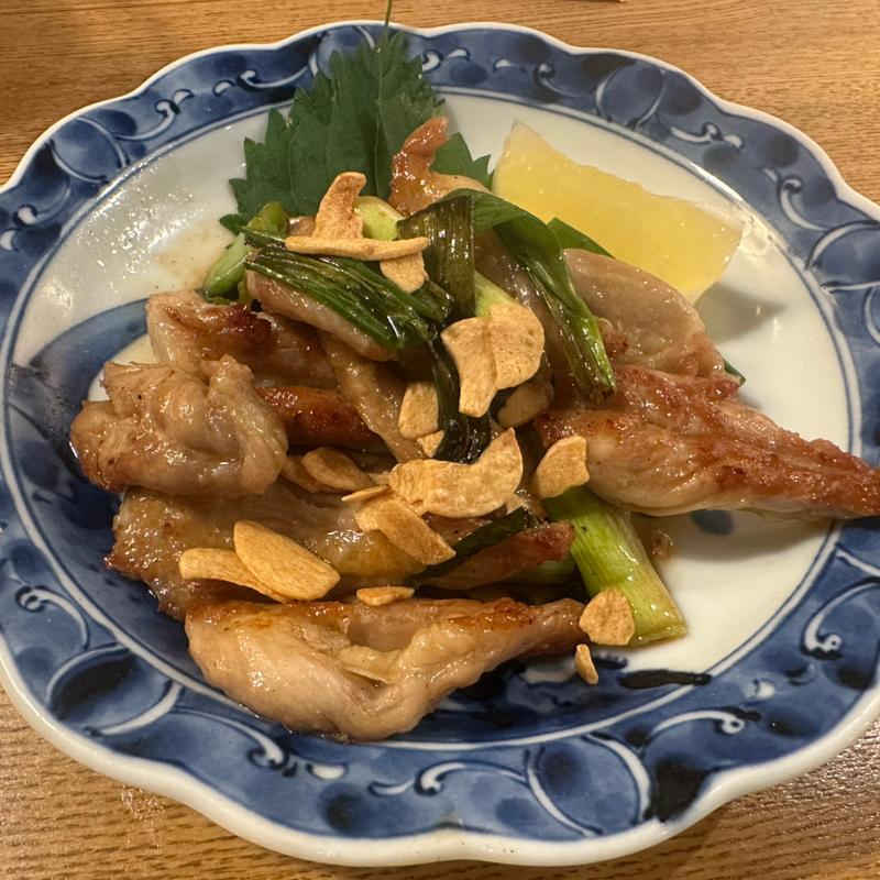 せせりと観音ネギの塩レモン炒め(CRAFT BEERと炭火 はればれ)