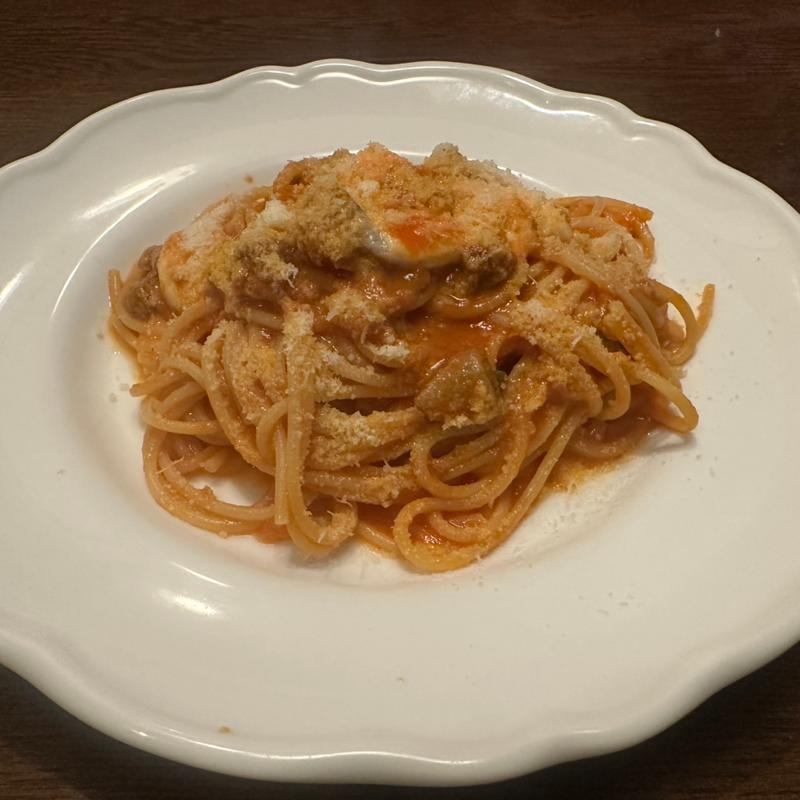 和牛スジ肉のトマト煮込みと水牛モッツァレラのスパゲティ(トラットリア ダ ゴイーノ （TRATTORIA Da GOINO）)
