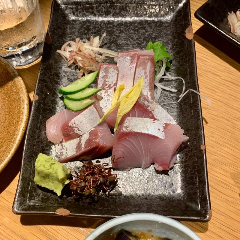 ぶりのお刺身(三喰撰酒 三重人 名駅店)